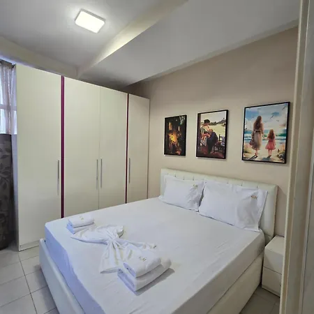 Raphael Old Bazaar * Tiran