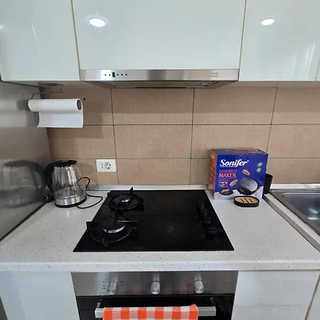 Raphael Old Bazaar * Tiran